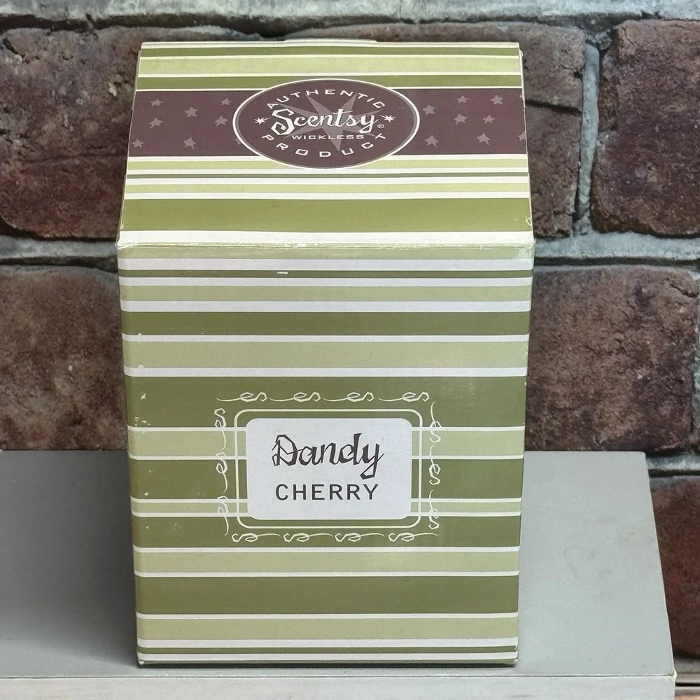 Scentsy DANDY CHERRY Plug-In Wall‎ Nightlight Wax Warmer Red Flowers Retired Box